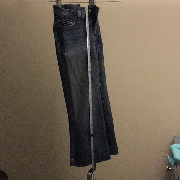 Gently Used Express DPD capris - Picture 6 of 7